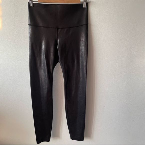 Knix High rise leggings with leather like finish black - Picture 1 of 8